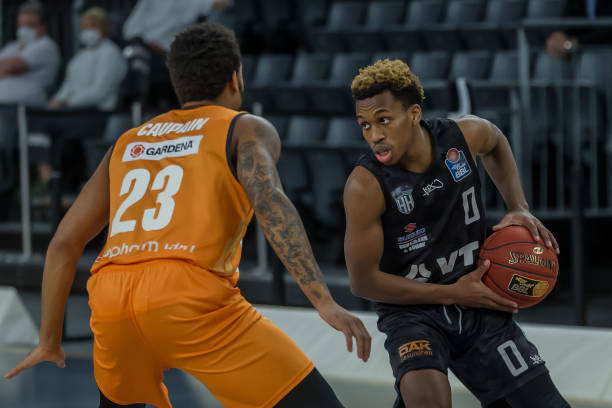 程中展示了 程中展示了